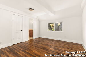 Building Photo - 417 E Hildebrand Ave