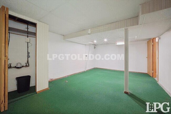 Building Photo - 3860 Sheffield Ct