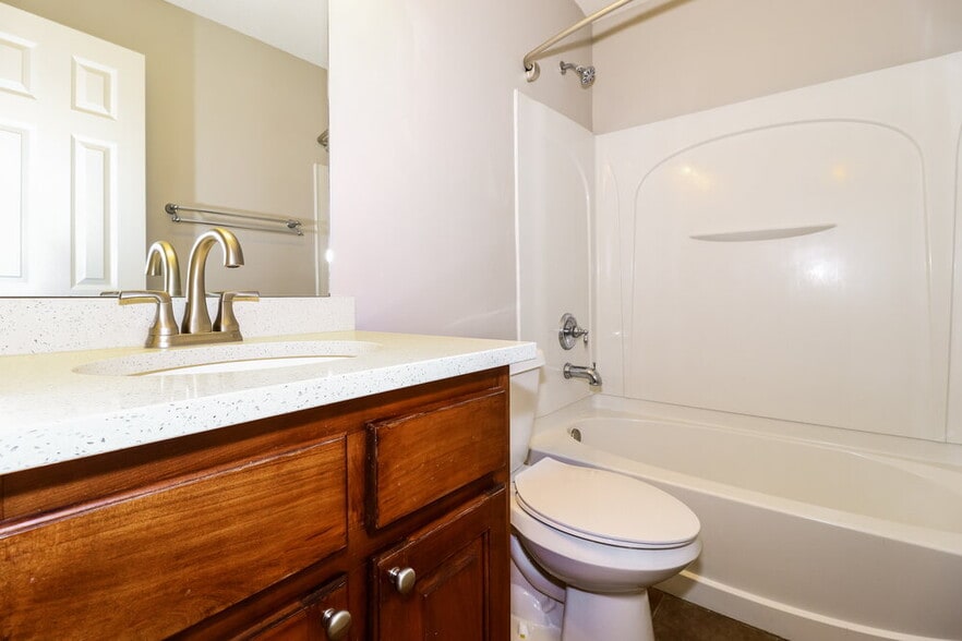 Building Photo - 751 Northwood West Cove