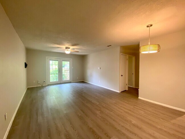 Building Photo - Brookside