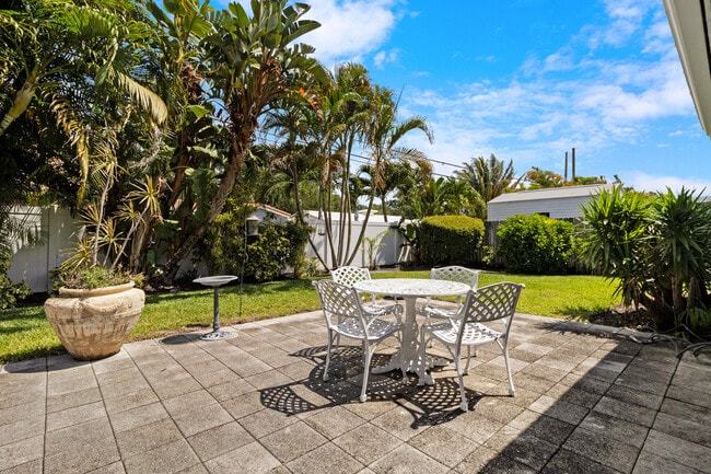 Building Photo - 1911 NE 27th St