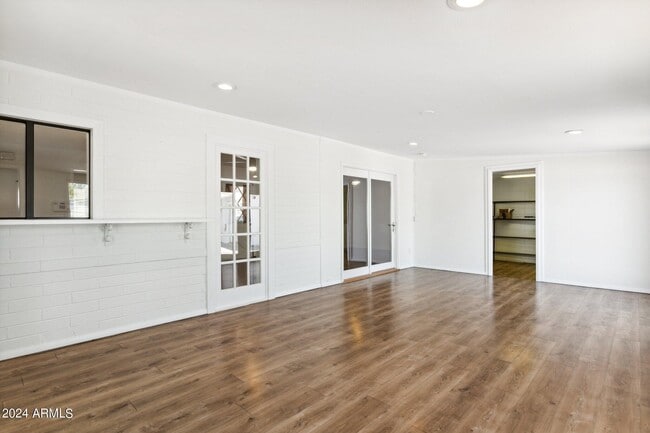 Building Photo - 7344 E Polk St