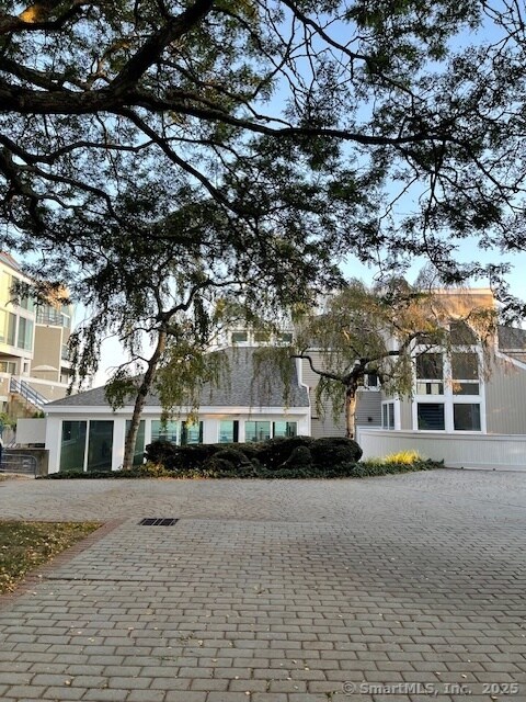 Building Photo - 69 Harbour Close
