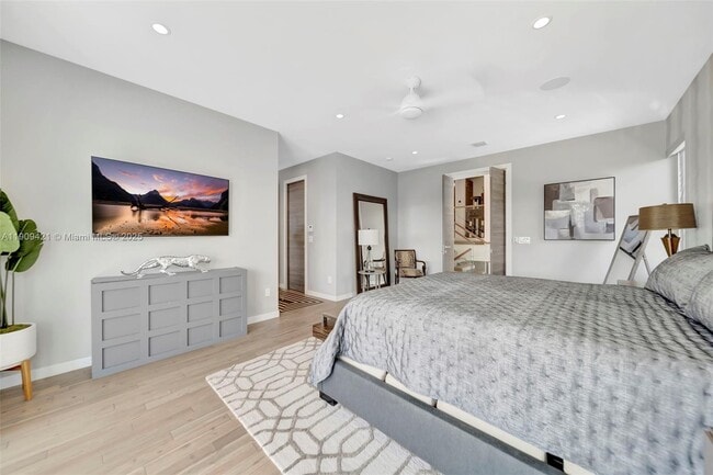 Building Photo - 544 N Victoria Park Rd