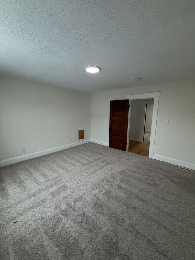 Building Photo - Fully Renovated 3BR in the Heart of Columbus