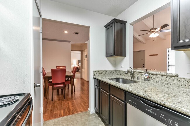 Building Photo - 1100 Augusta Dr