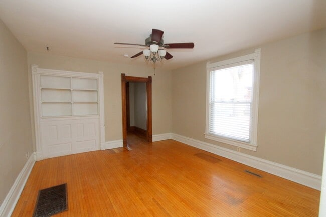 Building Photo - 17 W Crystal Lake Ave