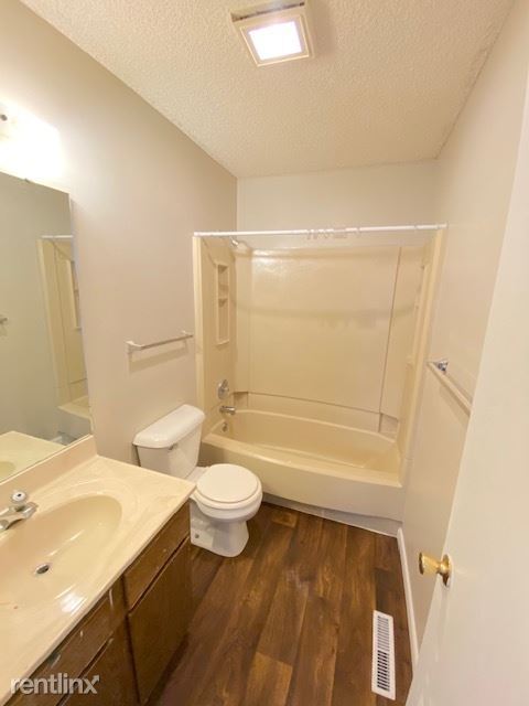 Building Photo - 3 br, 2 bath Condo - 919 Riverview Dr