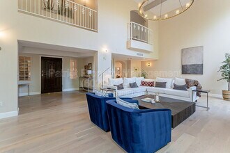 Building Photo - 8602 E Vista Del Lago