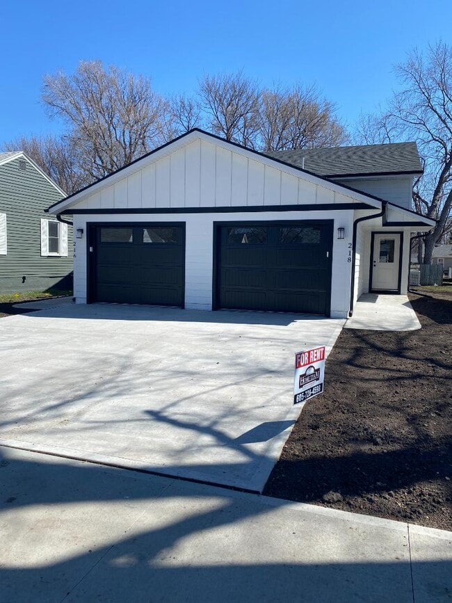 Building Photo - 218 S Elmwood Ave