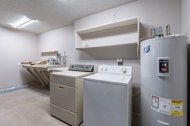 Building Photo - Modern Updated Home in Gated Community of ...