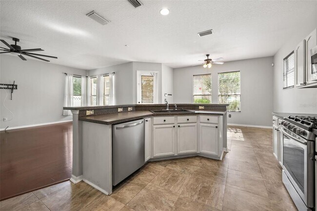 Building Photo - 6759 Pasturelands Pl
