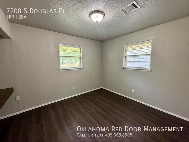 Building Photo - 7200 S Douglas Pl