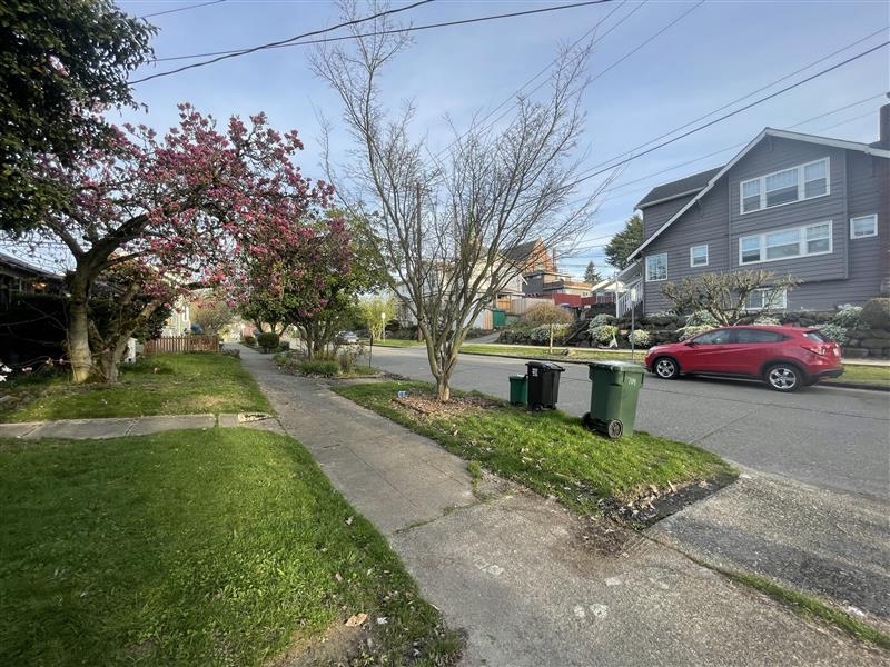 Building Photo - 704 NE 53rd St