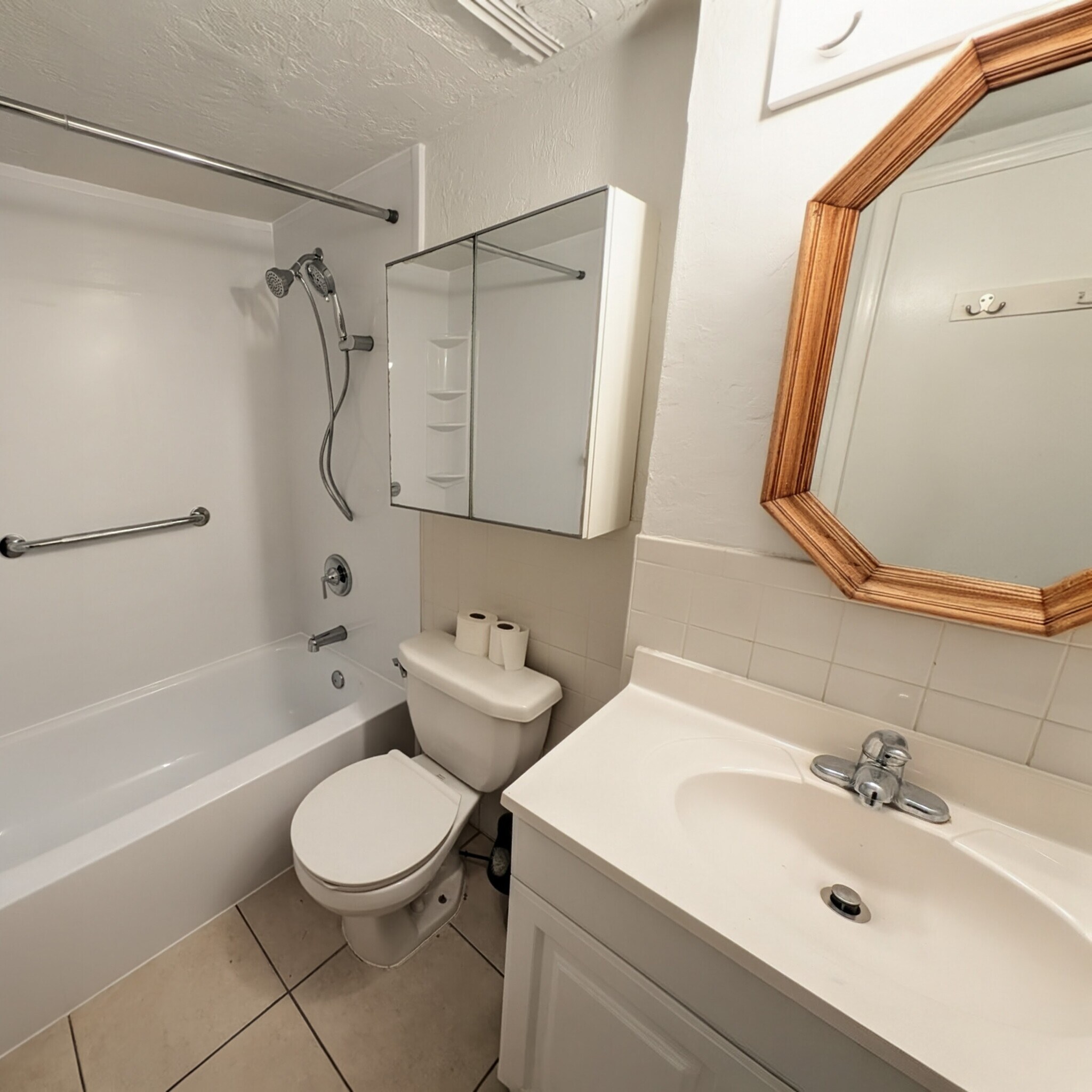 Secndary Bathroom - 1001 SE 16th St