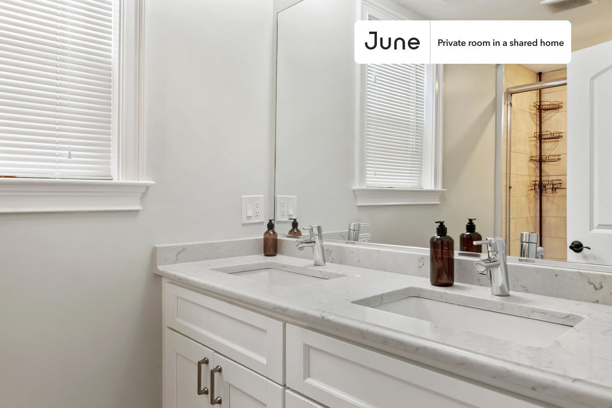 Building Photo - Room in Shared 4 bed/1.5 bath home in Brighton