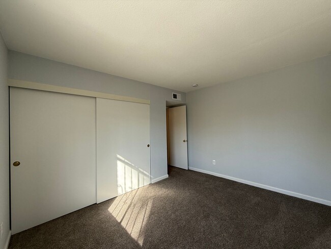 Building Photo - RENOVATED 2BD/1.5BA CONDO NEAR TOPGOLF, VI...