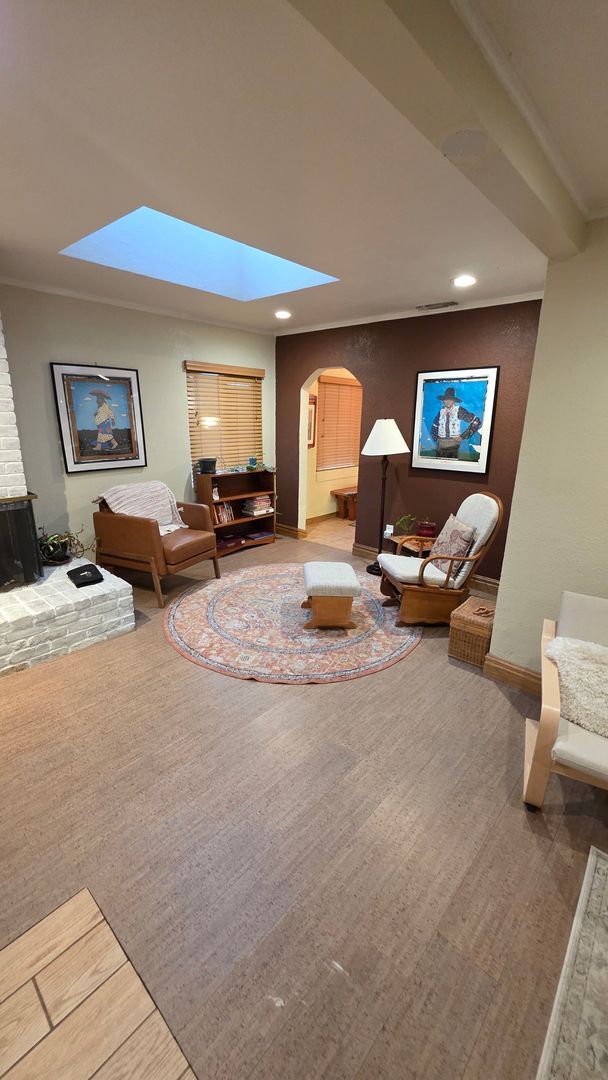 Building Photo - EAST SAC - FURNISHED