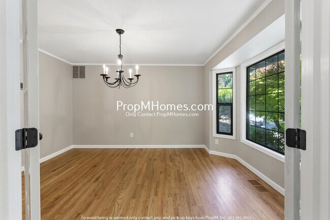 Building Photo - Updated Three Bedroom Home in Tigard!