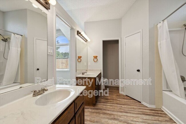 Building Photo - 327 Alyse Rd