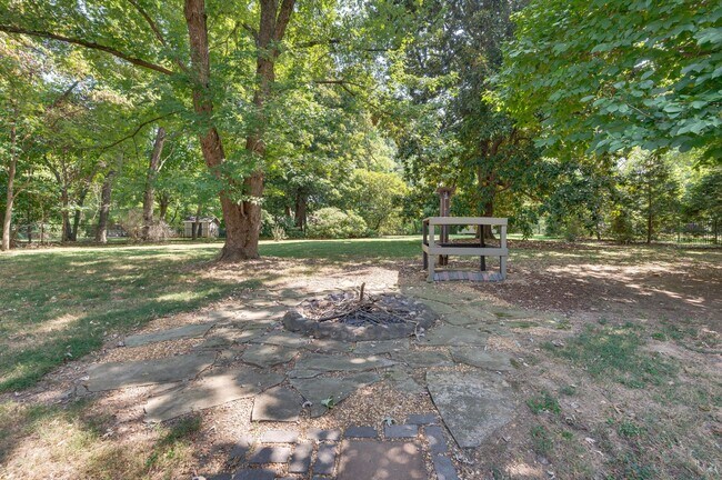 Building Photo - 5040 Stillwood Dr