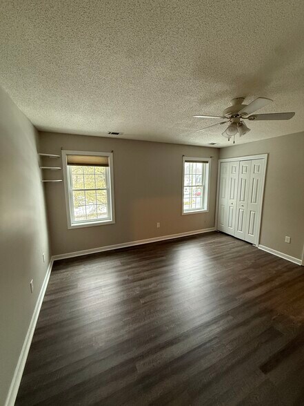 Building Photo - 791 Long Hill Rd