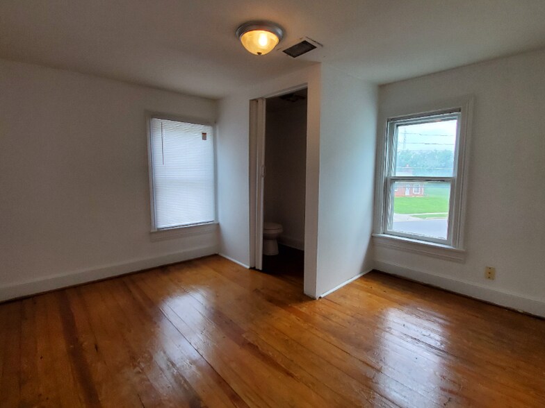 Building Photo - 427 Porter Ave