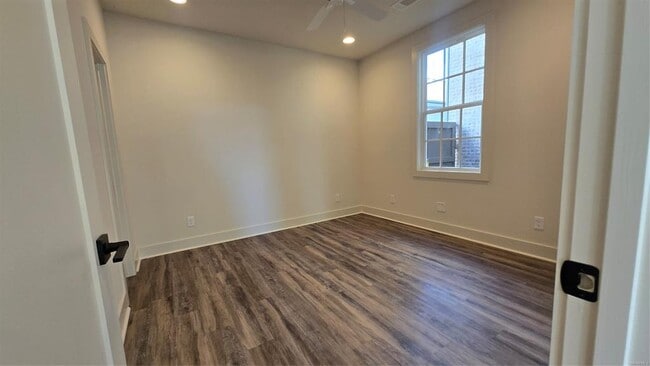 Building Photo - 4517 Broadwick St