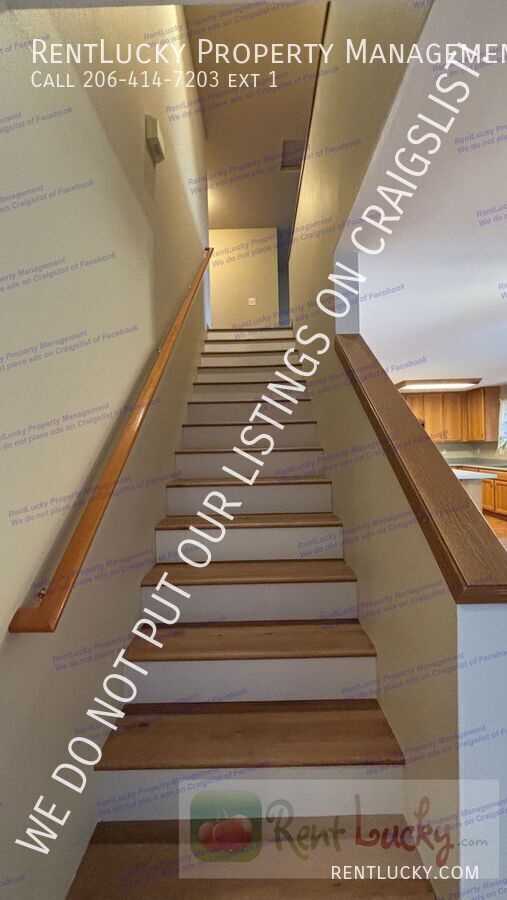 Building Photo - 9441 Country Hollow Dr E