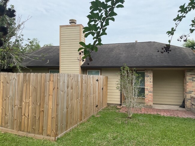 Building Photo - 15642 Scenic Haven Dr