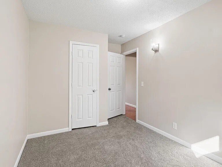 Building Photo - 609 82nd Ave N