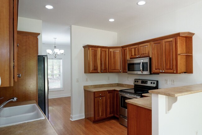 Building Photo - 49 Thomas Sumter St