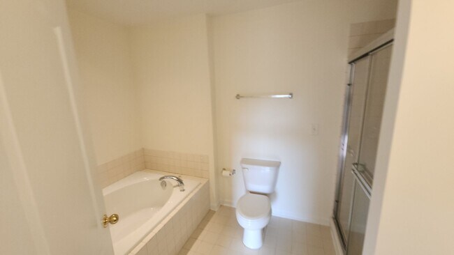 Building Photo - Spacious, Large, Luxury 3 Bedroom End - Unit Townhouse in Hockessin, Delaware