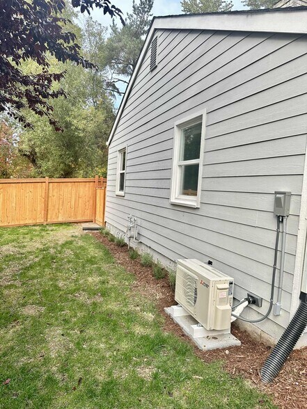 Building Photo - 12404 NE 95th St