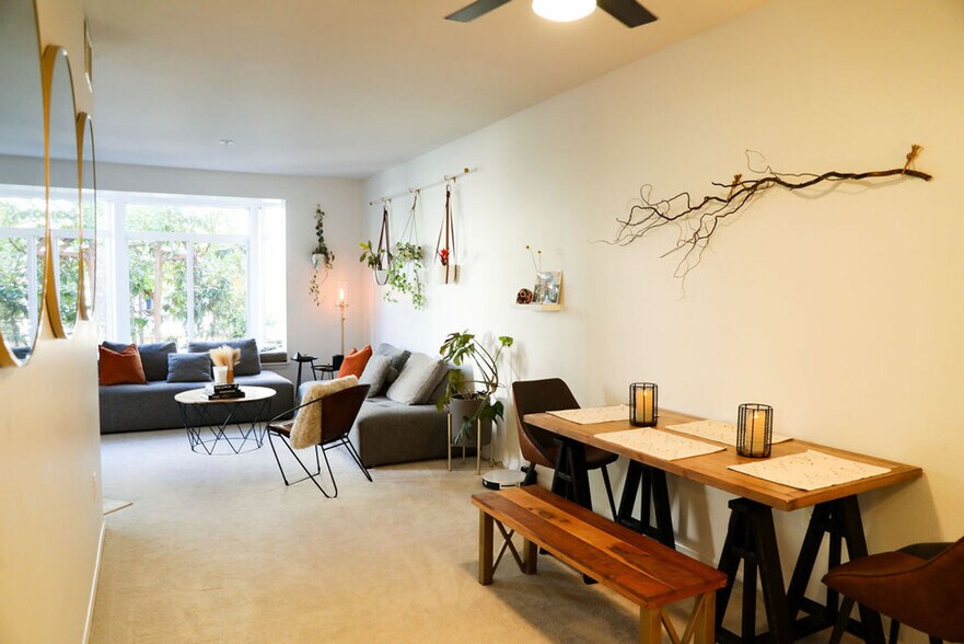 Building Photo - 2419 Fifth Ave