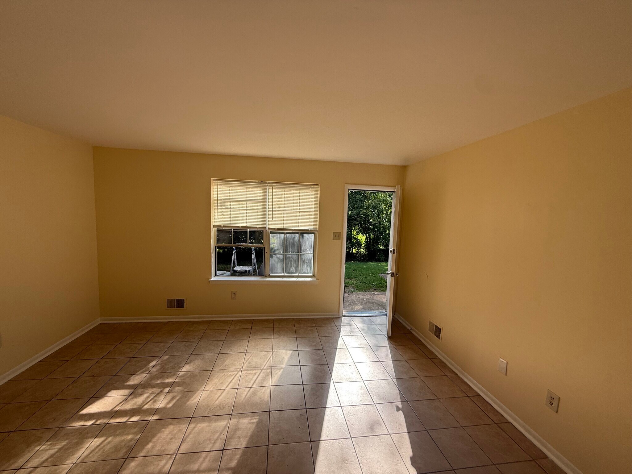 Building Photo - 23 Revelle St