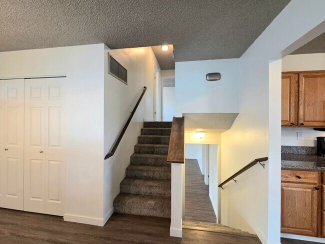 Building Photo - **Charming 3 Bedroom + Bonus, 2.5 Bath House for Rent in Desirable East Wenatchee**