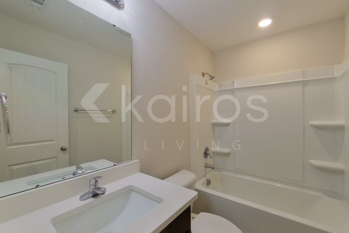 Building Photo - 12 Carrollton Dr