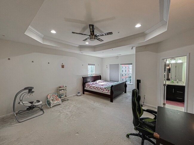 Building Photo - Stunning and Spacious 3 Bed, 2.5 Bath End-...