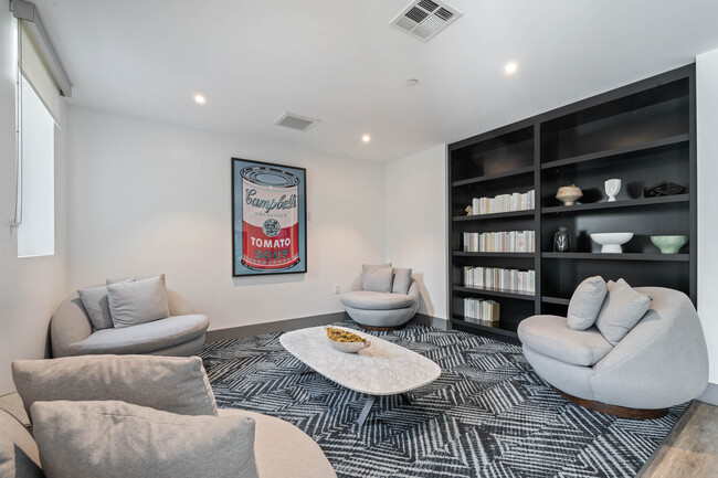 Building Photo - Opulent, Fully Furnished Private Room in S...