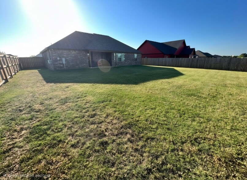 Building Photo - 334 N Otoe St