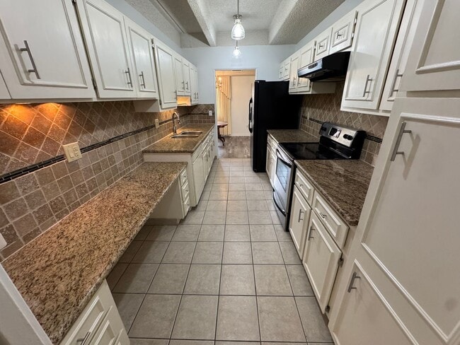 Building Photo - Great Candlewyck condo with and amazing view and lifestyle that can't be beat