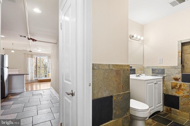 Building Photo - 1542 Passyunk Ave