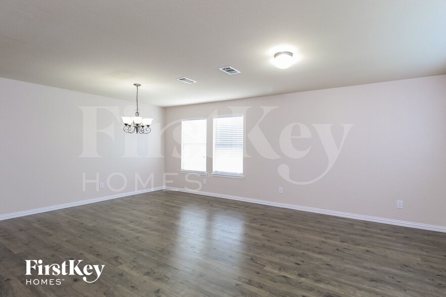 Building Photo - 5704 Mountain Bluff Dr