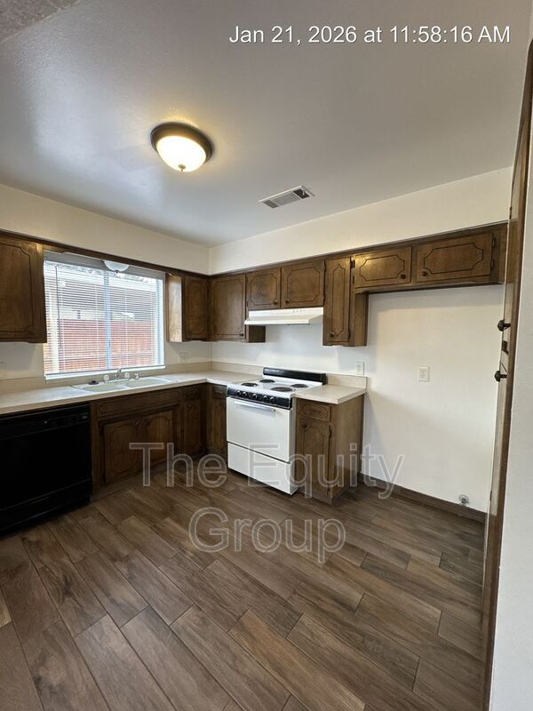 Building Photo - 2732 S Sallee Ct