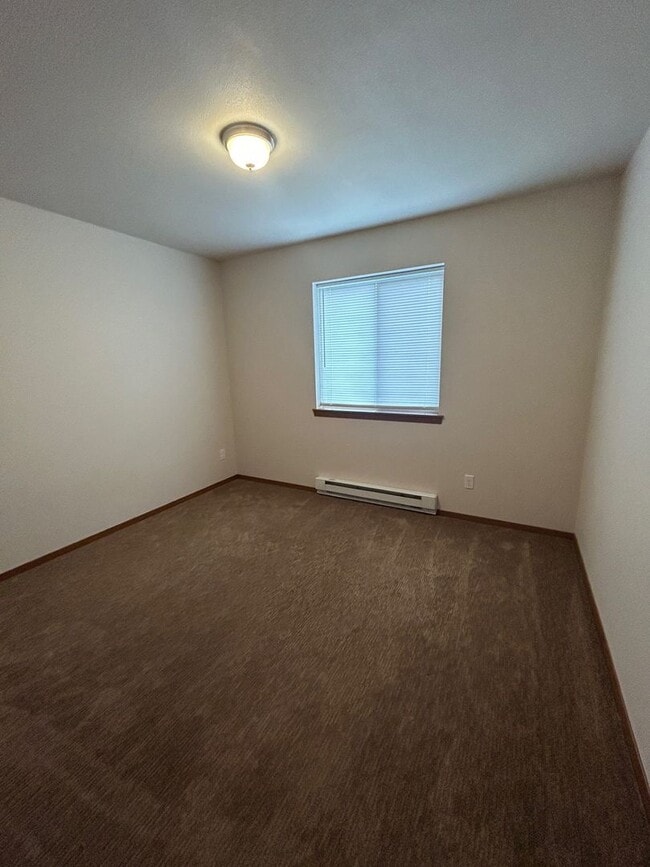 Building Photo - Spacious 3 Bedroom 2.5 Bath Duplex in Post Falls