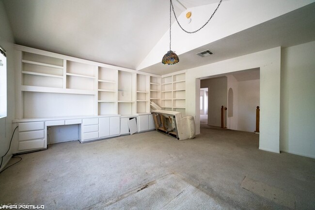 Building Photo - 910 Hollowbluff Ave