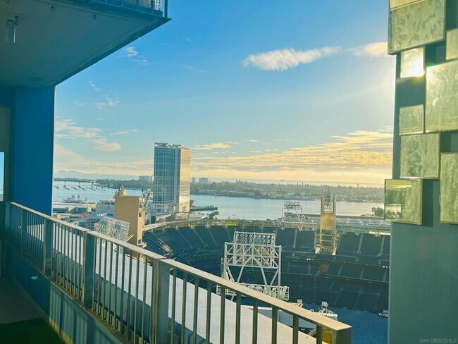 Building Photo - 321 Tenth Ave