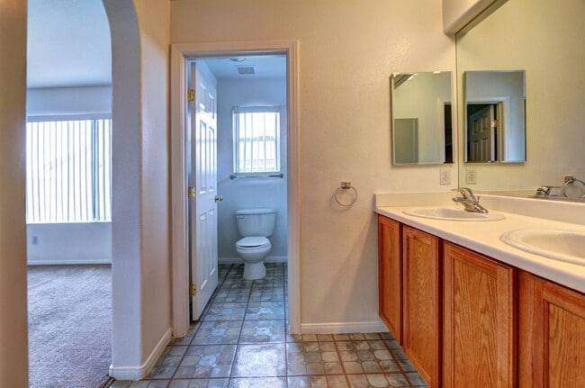 Building Photo - 5332 N Carlsbad Heights St