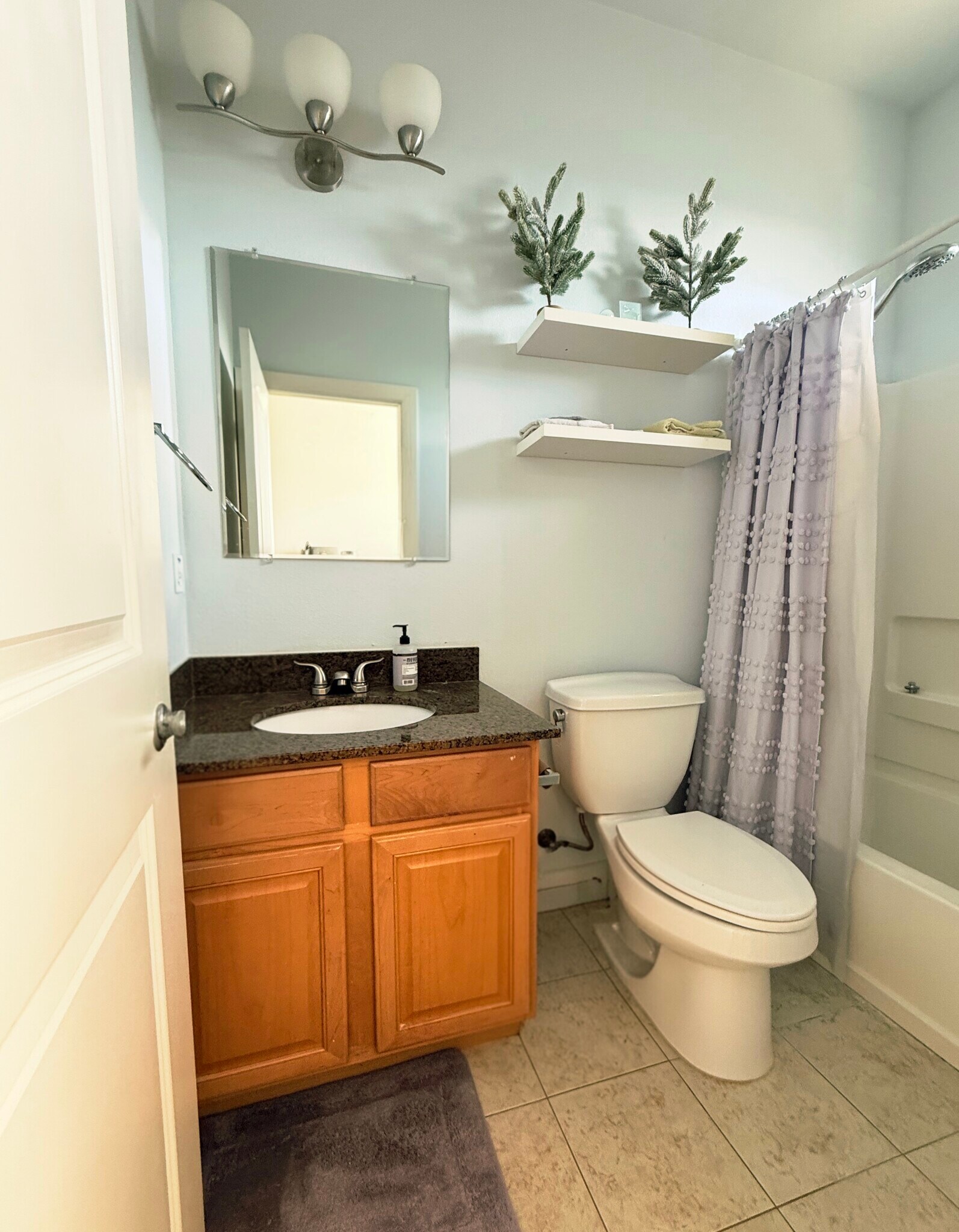 Building Photo - 13420 Lyndhurst St